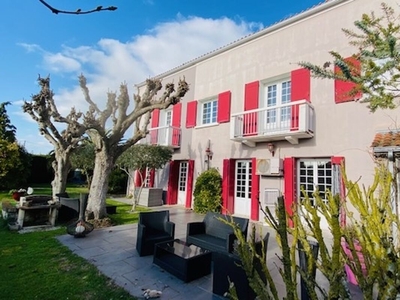 Vente maison 12 pièces 387 m² Vaux-sur-Mer (17640)