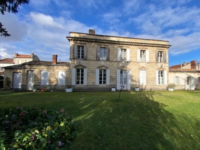 Vente maison 12 pièces 440 m² Bordeaux (33800)