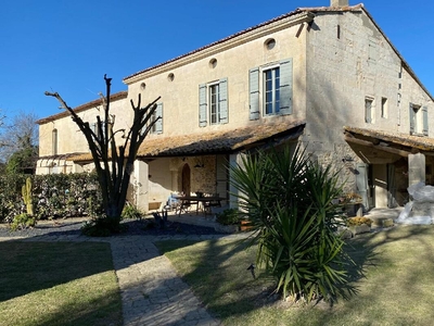 Vente maison 14 pièces 570 m² Arles (13200)