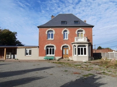 Vente maison 16 pièces 436 m² Saint-Quentin (02100)