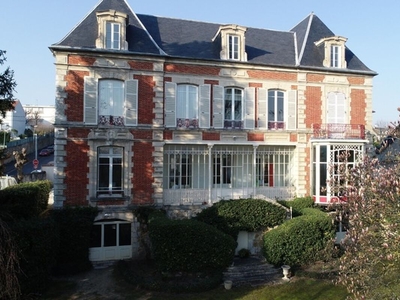 Vente maison 25 pièces 750 m² Château-Thierry (02400)