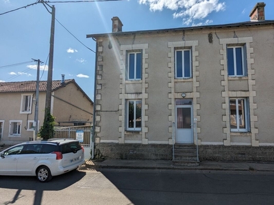 Vente maison 4 pièces 94 m² Saint-Sauvant (86600)