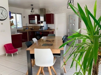 Vente maison 5 pièces 119 m² Rochefort (17300)