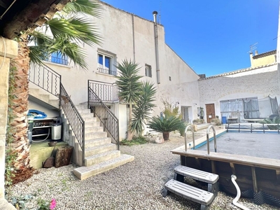 Vente maison 5 pièces 203 m² Saint-Gilles (30800)