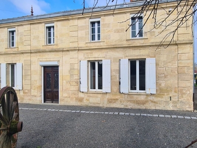 Vente maison 5 pièces 220 m² Saint-Laurent-d'Arce (33240)