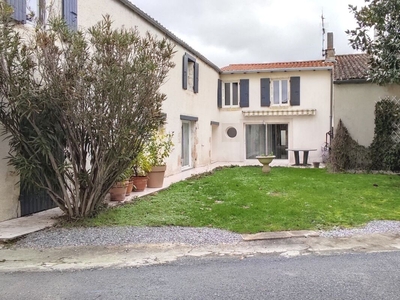 Vente maison 5 pièces 250 m² Puyravault (17700)