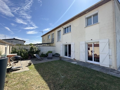 Vente maison 5 pièces 83 m² Lésigny (77150)
