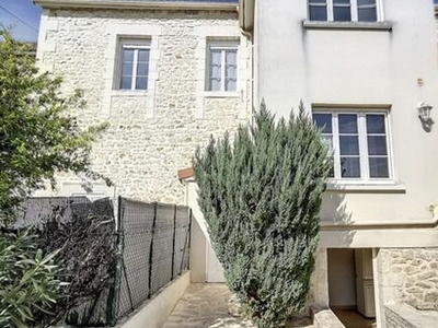 Vente maison 6 pièces 137 m² La Rochefoucauld-en-Angoumois (16110)