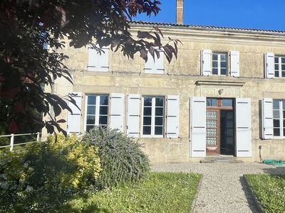 Vente maison 6 pièces 140 m² Loiré-sur-Nie (17470)
