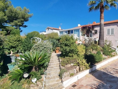 Vente maison 6 pièces 145 m² Saint-Raphaël (83530)