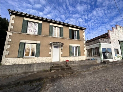 Vente maison 6 pièces 150 m² Montlieu-la-Garde (17210)
