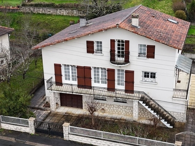 Vente maison 6 pièces 151 m² La Rochefoucauld-en-Angoumois (16110)