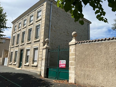 Vente maison 6 pièces 170 m² Saint-Maixent-l'École (79400)