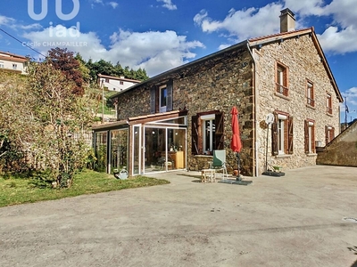 Vente maison 6 pièces 190 m² Saint-Sauveur-en-Rue (42220)