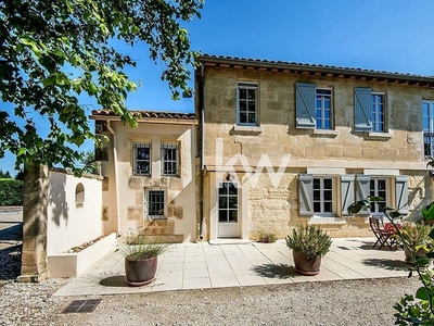 Vente maison 6 pièces 230 m² Arles (13200)
