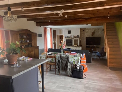 Vente maison 7 pièces 195 m² Civray (86400)