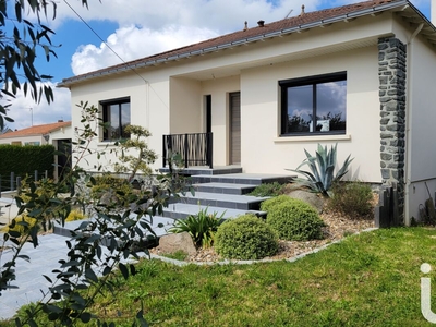 Vente maison 8 pièces 180 m² Saint-Pierre-du-Chemin (85120)