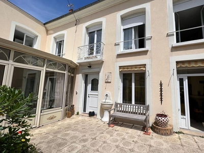 Vente maison 8 pièces 264 m² Montval-sur-Loir (72500)