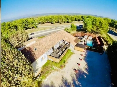 Vente maison 8 pièces 750 m² Aix-en-Provence (13090)