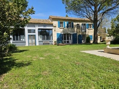 Vente maison 9 pièces 244 m² Arles (13200)