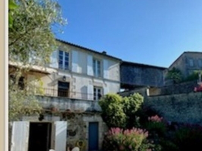 Vente maison 9 pièces 285 m² Montmoreau-Saint-Cybard (16190)