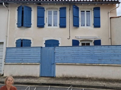 Vente maison en viager 5 pièces 130 m² Surgères (17700)