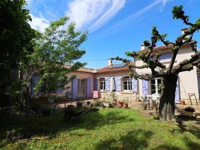 Maison de luxe de 4 chambres en vente à Villeneuve-lès-Avignon, France