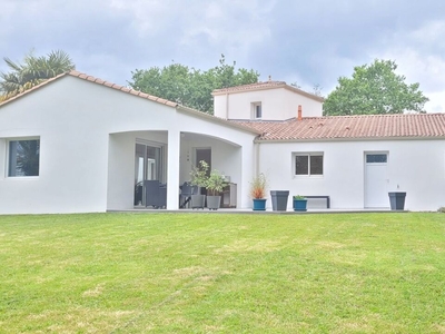 Vente maison 5 pièces 118 m² Le Poiré-sur-Vie (85170)