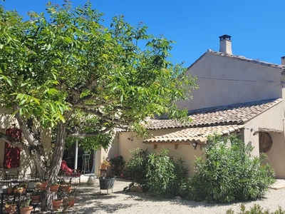 Vente maison 5 pièces 200 m² Eyragues (13630)