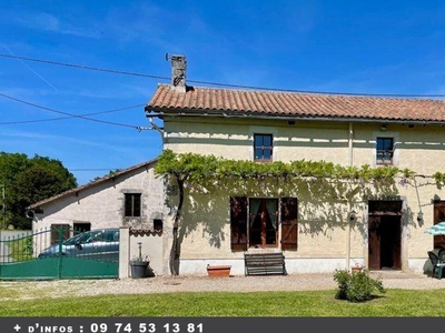 Vente maison 8 pièces 173 m² Civray (86400)