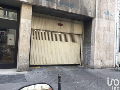 Parking/garage/box de 20 m² à Paris (75008)