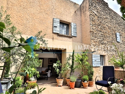 Maison de prestige de 138 m2 en vente Cabrières-d'Avignon, Provence-Alpes-Côte d'Azur
