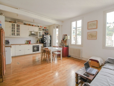Appartement 5 pièces de 81 m² à Nice (06100)