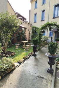 Appartement plein centre ville de Lourdes, au calme, ouvrant sur jardin, à deux pas des sanctuaires