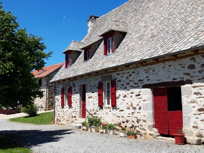Belle maison de vacances au sud d'Aurillac dans la châtaigneraie cantalienne (Cantal Auvergne)