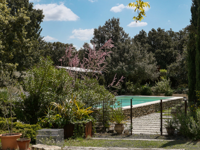 Dans un quartier très calme, jolie maison avec piscine privée en Drôme provençale