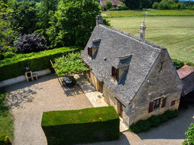 Dordogne Périgord Noir proche Sarlat Maison Indépendante avec Piscine Chauffée parfait pour les groupes