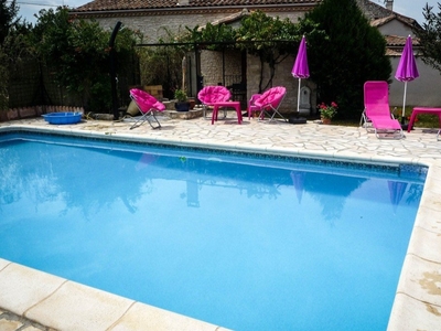Gîte à Lalbenque pour 13 personnes au cœur du Quercy avec piscine et terrasse ombragée