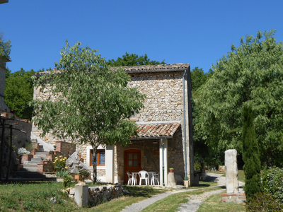 Gite de vacances situé dans le Mas de l'Agassou sur la commune de Tharaux dans le Gard