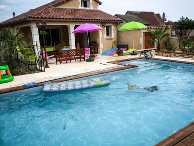 Gîte Dordogne tout confort avec piscine privative pour 8 voyageurs à Montagnac-d'Auberoche