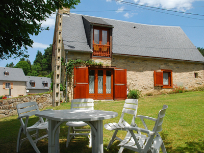 Gîte - Location de vacances Hautes-Pyrénées. Bergerie rénovée dominant les vallée d'Aure et du Louron