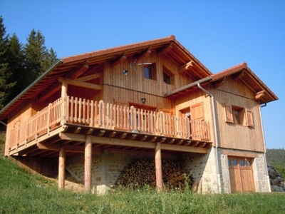 Le Gîte de l'Alisier, Chalet de 98m², proche du village de Chalmazel et à 7 km des pistes de ski