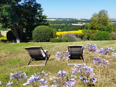 Les Fleurs de Poussac, chambre Fleurs de coton, avec jardin et piscine, proche Nérac, fief d'Henri IV, Agen et Condom