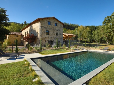 Les Gîtes Le Val d'Or - Grand Gîte - Location de charme entièrement rénovée avec goût et matériaux de qualités au cœur du PNR des Monts d'Ardèche classé 5 étoiles *****