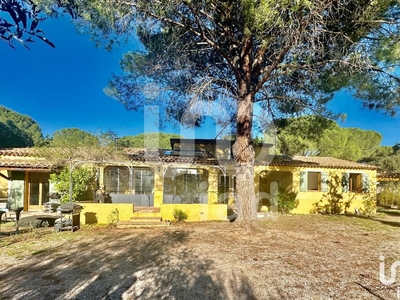 Maison 8 pièces de 237 m² à Vidauban (83550)