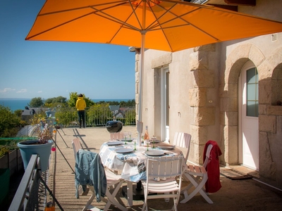 Maison spacieuse et calme pour 6 pers. vue mer depuis la terrasse près de Pléneuf Val- André (Côtes d'Armor, Bretagne)