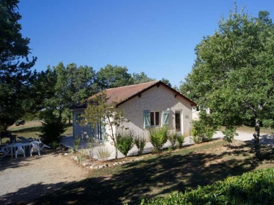 Proche Sarlat maison tout confort dans village de gîtes