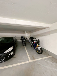 Suresnes parking sous-sol moto