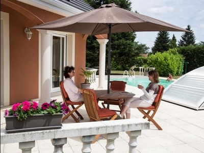 Villa avec piscine et tennis privés à Gouzon en Creuse