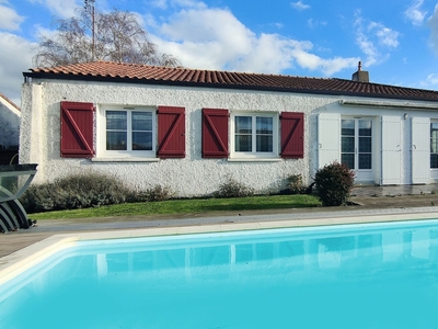 Maison traditionnelle 6 pièces de 128 m² à Mouilleron-le-Captif (85000)